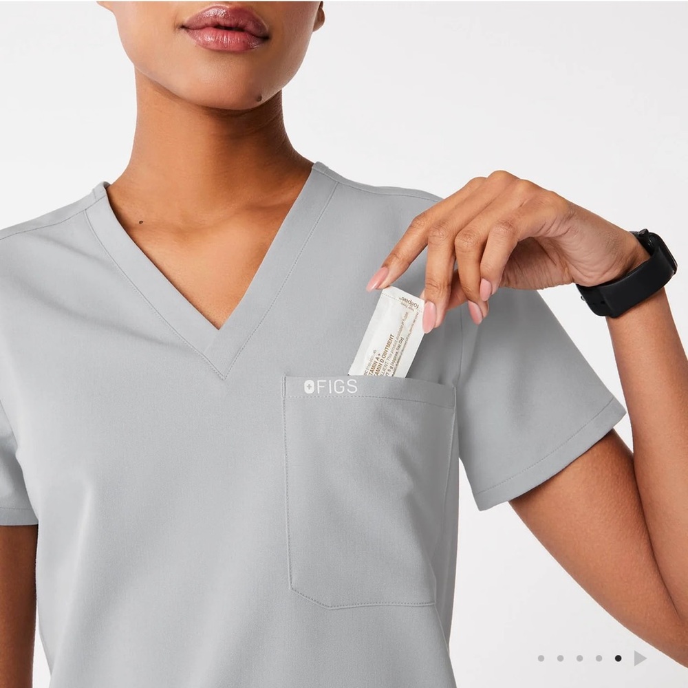 NWT FIGS CATARINA ONE POCKET SCRUB TOP